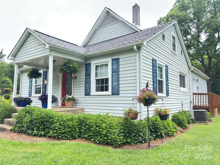 112 11th Street, Hildebran, NC 28637.  MLS# CAR4245472, YatesRealty ID 8299. 