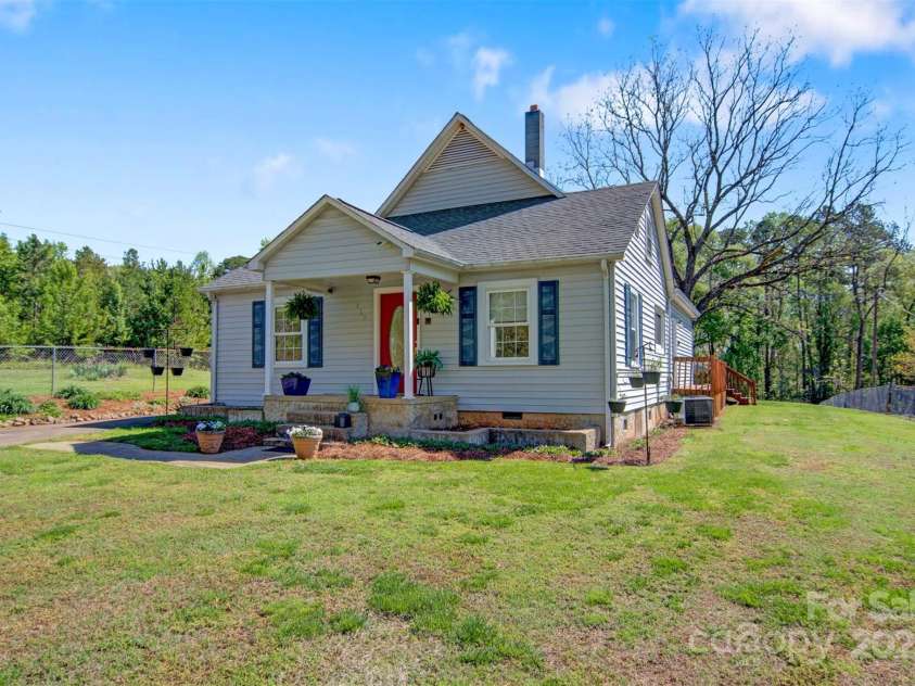 112 11th Street, Hildebran, NC 28637.  MLS# CAR4245472, YatesRealty ID 8299. 