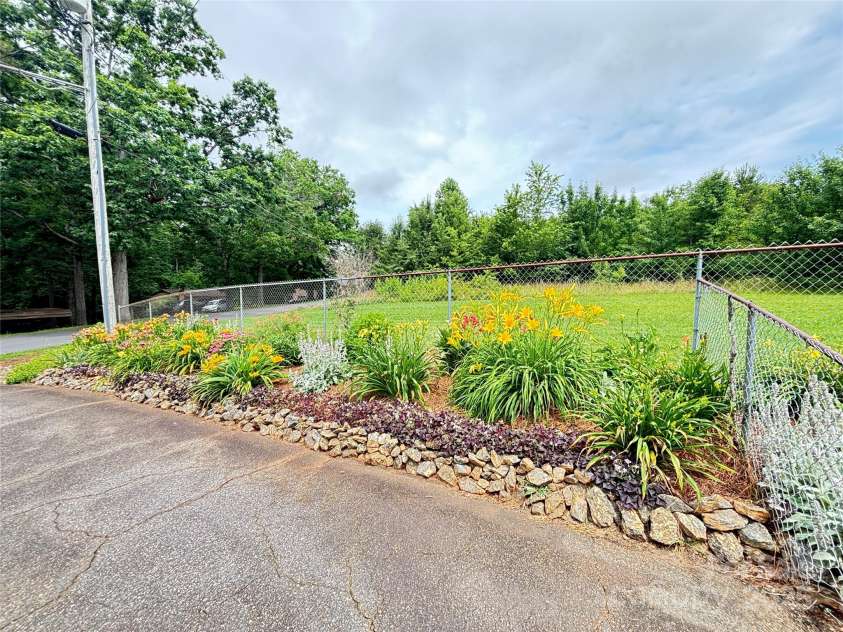 112 11th Street, Hildebran, NC 28637.  MLS# CAR4245472, YatesRealty ID 8299. 