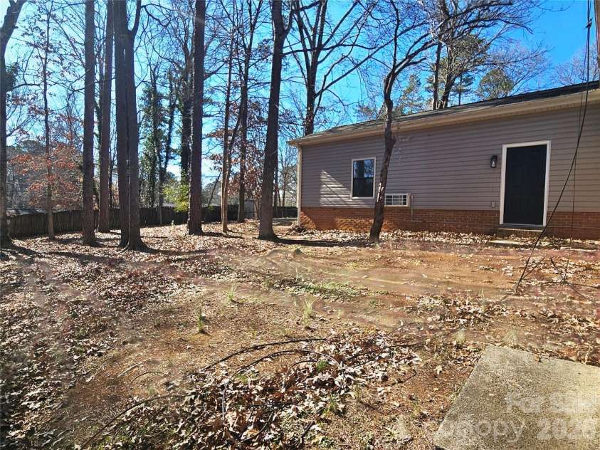 506 Settlement Drive, Midland, NC 28107.  MLS# CAR4335976, YatesRealty ID 8299. 