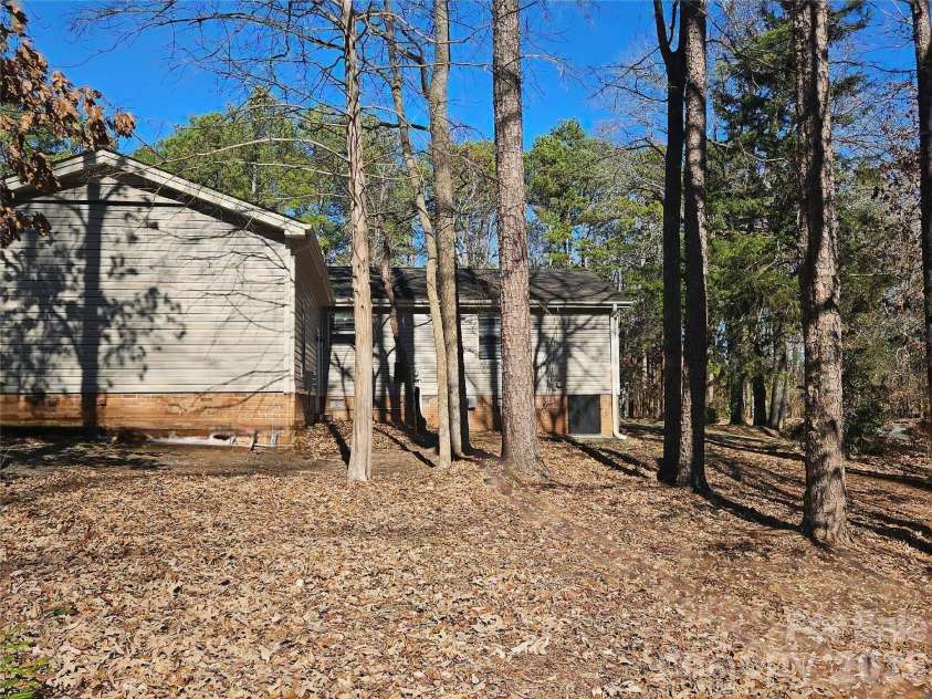 506 Settlement Drive, Midland, NC 28107.  MLS# CAR4335976, YatesRealty ID 8299. 