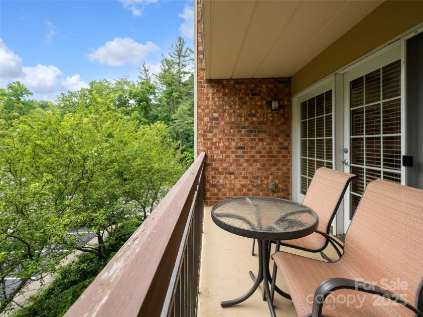 118 Bowling Park Road, Asheville, NC 28803.  MLS# CAR4128306, YatesRealty ID 83. 