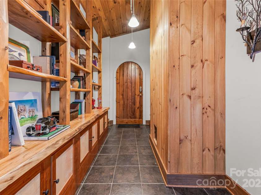 18 Hummingbird Hill, Black Mountain, NC 28711.  MLS# CAR4136784, YatesRealty ID 830. 