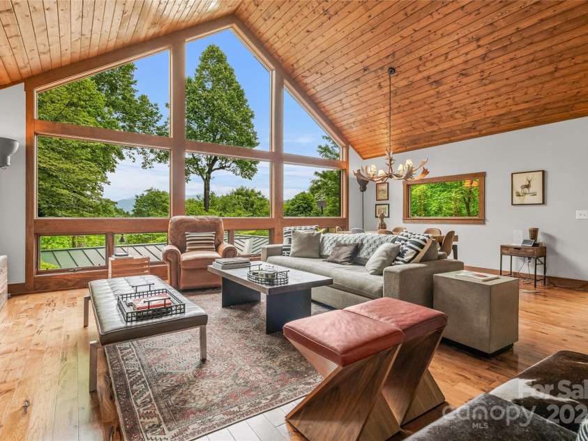 18 Hummingbird Hill, Black Mountain, NC 28711.  MLS# CAR4136784, YatesRealty ID 830. 