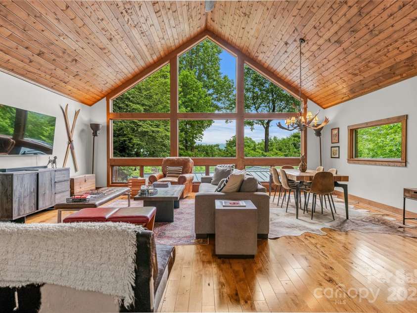 18 Hummingbird Hill, Black Mountain, NC 28711.  MLS# CAR4136784, YatesRealty ID 830. 