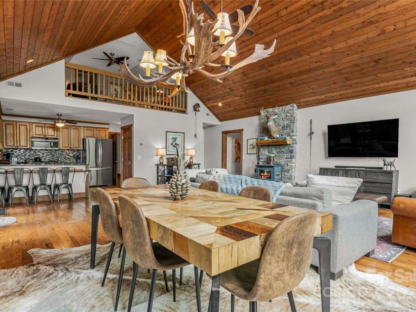 18 Hummingbird Hill, Black Mountain, NC 28711.  MLS# CAR4136784, YatesRealty ID 830. 