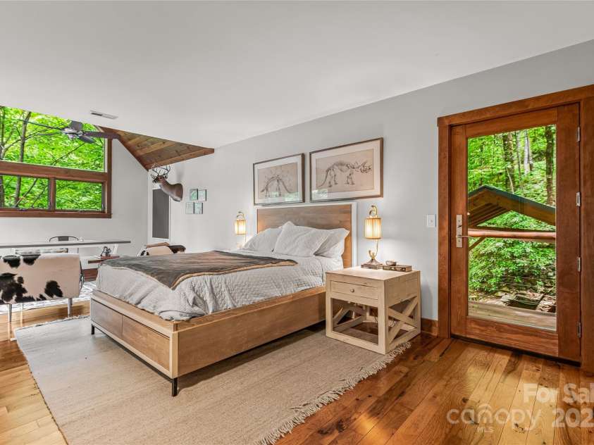 18 Hummingbird Hill, Black Mountain, NC 28711.  MLS# CAR4136784, YatesRealty ID 830. 