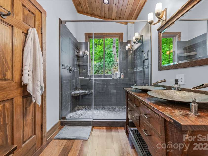 18 Hummingbird Hill, Black Mountain, NC 28711.  MLS# CAR4136784, YatesRealty ID 830. 