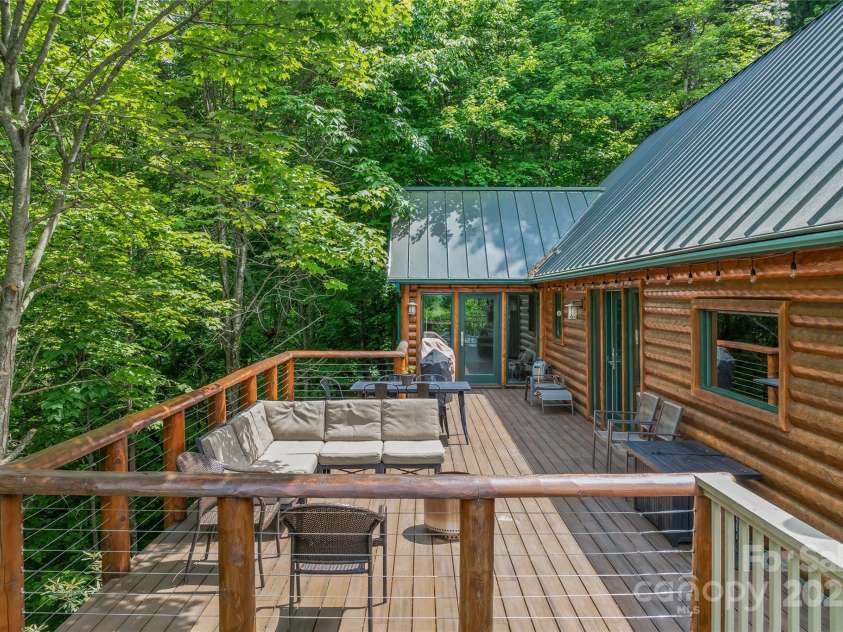 18 Hummingbird Hill, Black Mountain, NC 28711.  MLS# CAR4136784, YatesRealty ID 830. 