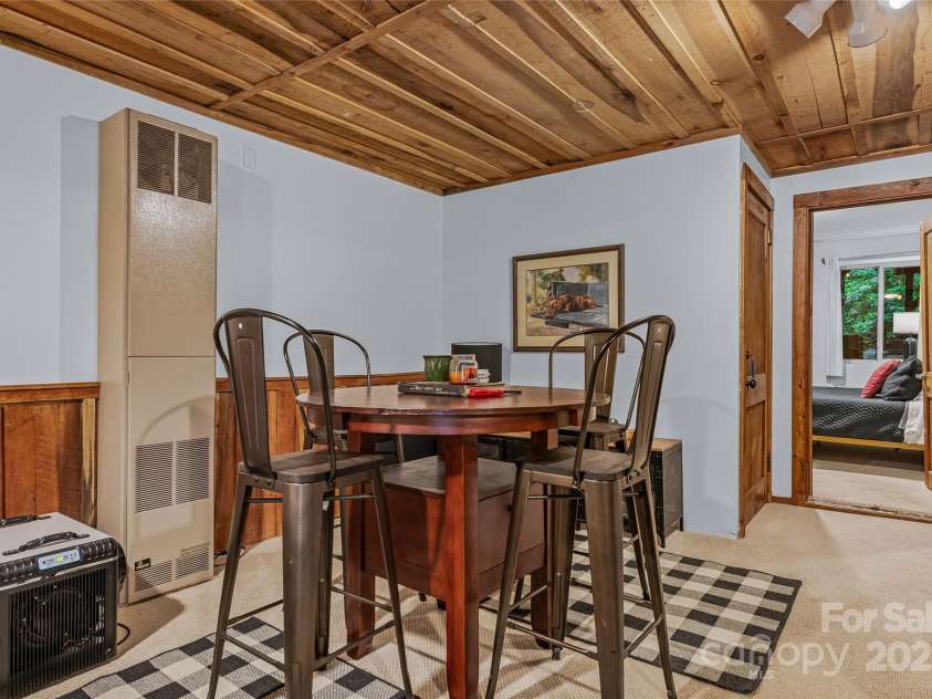 18 Hummingbird Hill, Black Mountain, NC 28711.  MLS# CAR4136784, YatesRealty ID 830. 