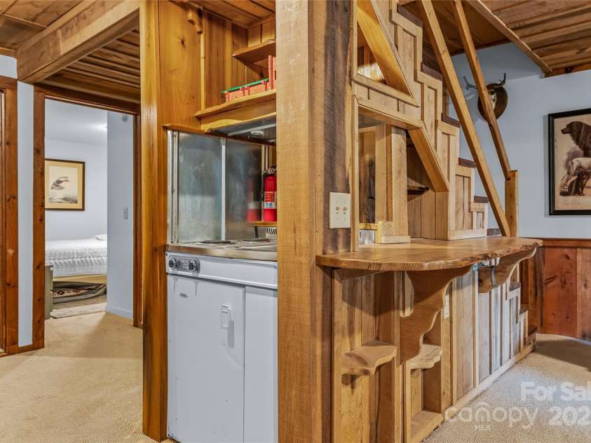 18 Hummingbird Hill, Black Mountain, NC 28711.  MLS# CAR4136784, YatesRealty ID 830. 