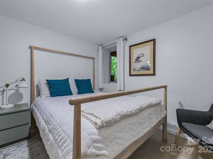 18 Hummingbird Hill, Black Mountain, NC 28711.  MLS# CAR4136784, YatesRealty ID 830. 