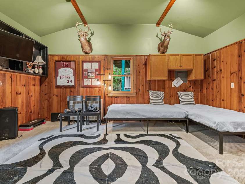 18 Hummingbird Hill, Black Mountain, NC 28711.  MLS# CAR4136784, YatesRealty ID 830. 