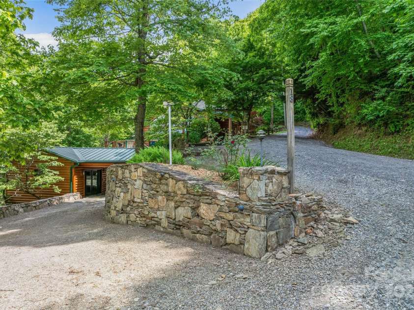 18 Hummingbird Hill, Black Mountain, NC 28711.  MLS# CAR4136784, YatesRealty ID 830. 