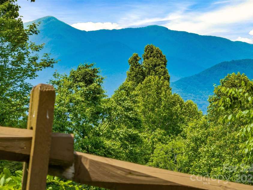 18 Hummingbird Hill, Black Mountain, NC 28711.  MLS# CAR4136784, YatesRealty ID 830. 
