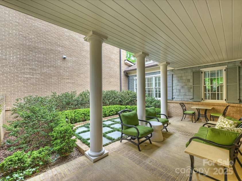 2616 Colton Drive, Charlotte, NC 28211.  MLS# CAR4245774, YatesRealty ID 8300. Courtyard