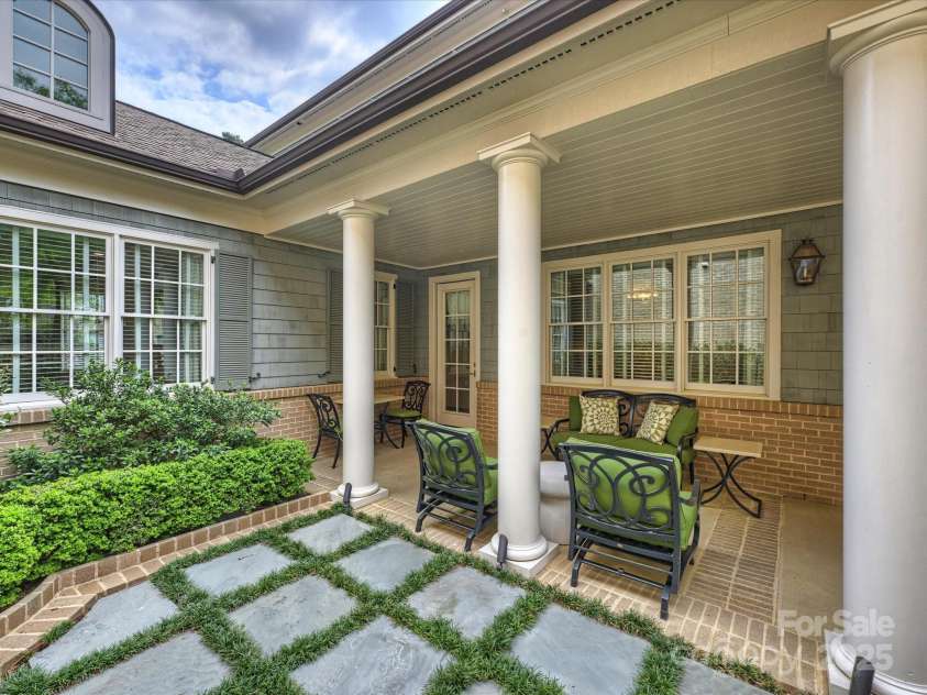 2616 Colton Drive, Charlotte, NC 28211.  MLS# CAR4245774, YatesRealty ID 8300. Courtyard