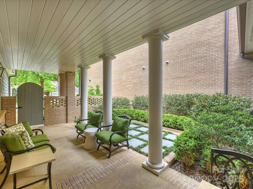 2616 Colton Drive, Charlotte, NC 28211.  MLS# CAR4245774, YatesRealty ID 8300. Courtyard