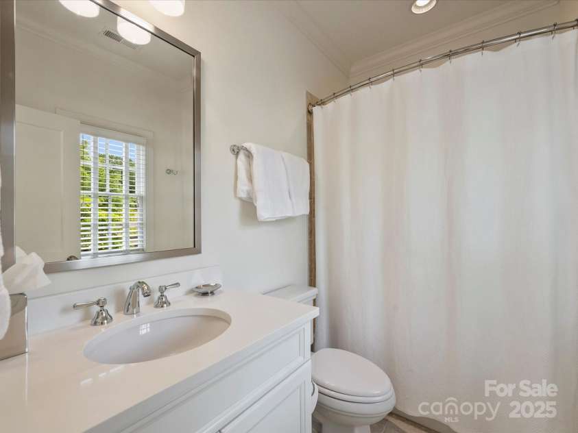 2616 Colton Drive, Charlotte, NC 28211.  MLS# CAR4245774, YatesRealty ID 8300. Full Bath 2
