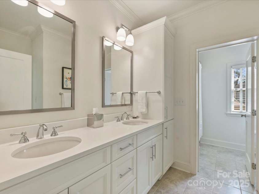 2616 Colton Drive, Charlotte, NC 28211.  MLS# CAR4245774, YatesRealty ID 8300. Full Bath 3