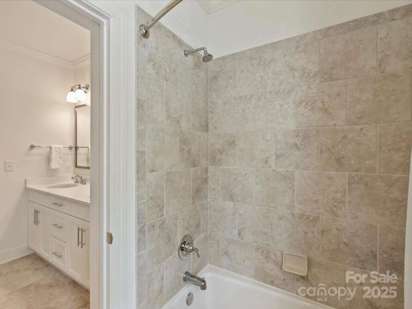 2616 Colton Drive, Charlotte, NC 28211.  MLS# CAR4245774, YatesRealty ID 8300. Full Bath 3