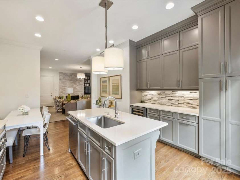 2616 Colton Drive, Charlotte, NC 28211.  MLS# CAR4245774, YatesRealty ID 8300. Kitchen