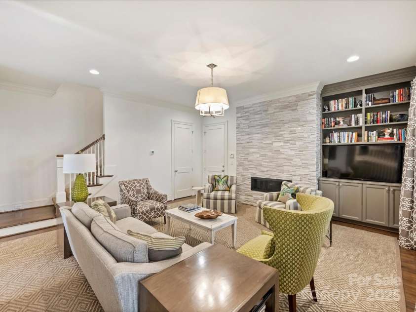 2616 Colton Drive, Charlotte, NC 28211.  MLS# CAR4245774, YatesRealty ID 8300. Living Room