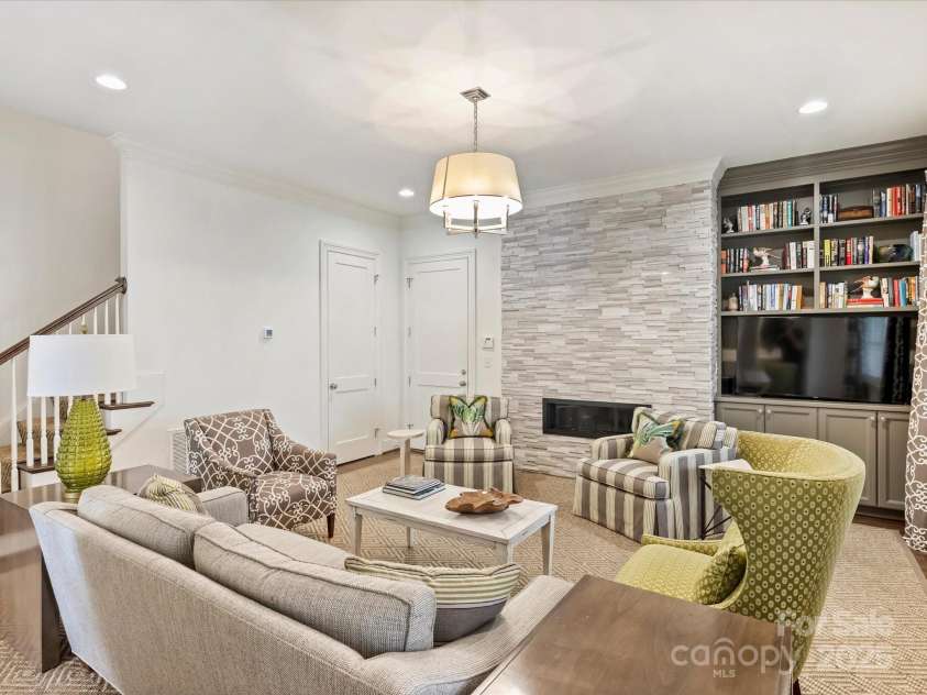 2616 Colton Drive, Charlotte, NC 28211.  MLS# CAR4245774, YatesRealty ID 8300. Living Room