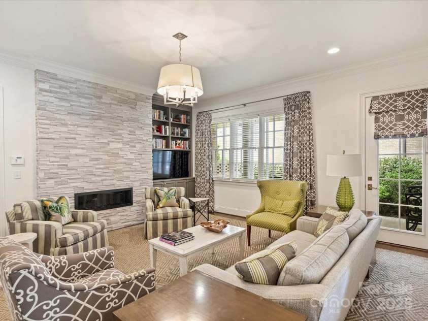 2616 Colton Drive, Charlotte, NC 28211.  MLS# CAR4245774, YatesRealty ID 8300. Living Room