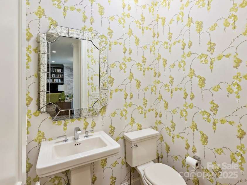 2616 Colton Drive, Charlotte, NC 28211.  MLS# CAR4245774, YatesRealty ID 8300. Powder Room