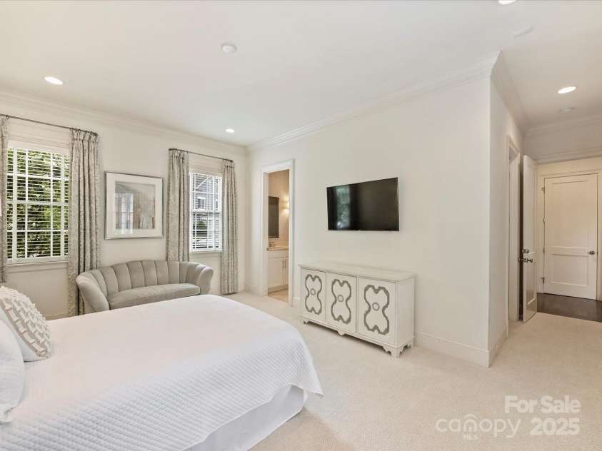 2616 Colton Drive, Charlotte, NC 28211.  MLS# CAR4245774, YatesRealty ID 8300. Primary Bedroom