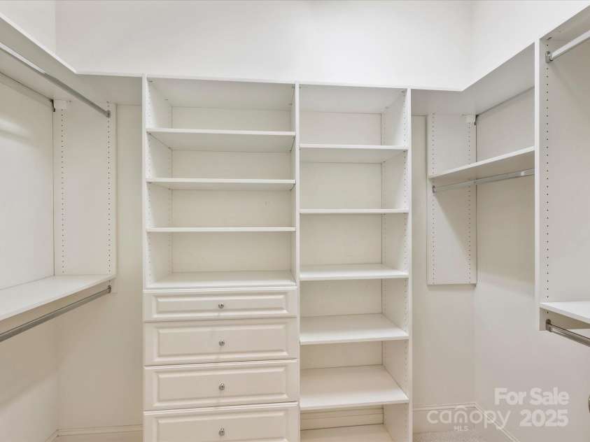 2616 Colton Drive, Charlotte, NC 28211.  MLS# CAR4245774, YatesRealty ID 8300. Primary Walk-In Closet