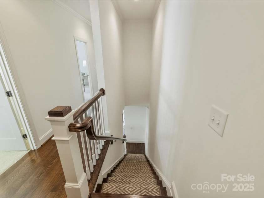 2616 Colton Drive, Charlotte, NC 28211.  MLS# CAR4245774, YatesRealty ID 8300. Upper Landing