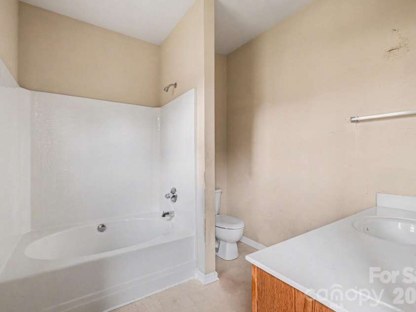 4008 Wilgrove Way Drive, Charlotte, NC 28213.  MLS# CAR4355003, YatesRealty ID 8301. 
