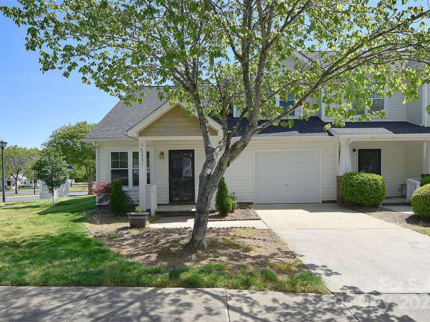 6631 Vlosi Drive, Charlotte, NC 28226.  MLS# CAR4248548, YatesRealty ID 8301. 