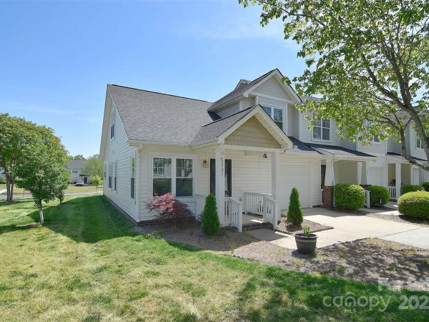 6631 Vlosi Drive, Charlotte, NC 28226.  MLS# CAR4248548, YatesRealty ID 8301. 