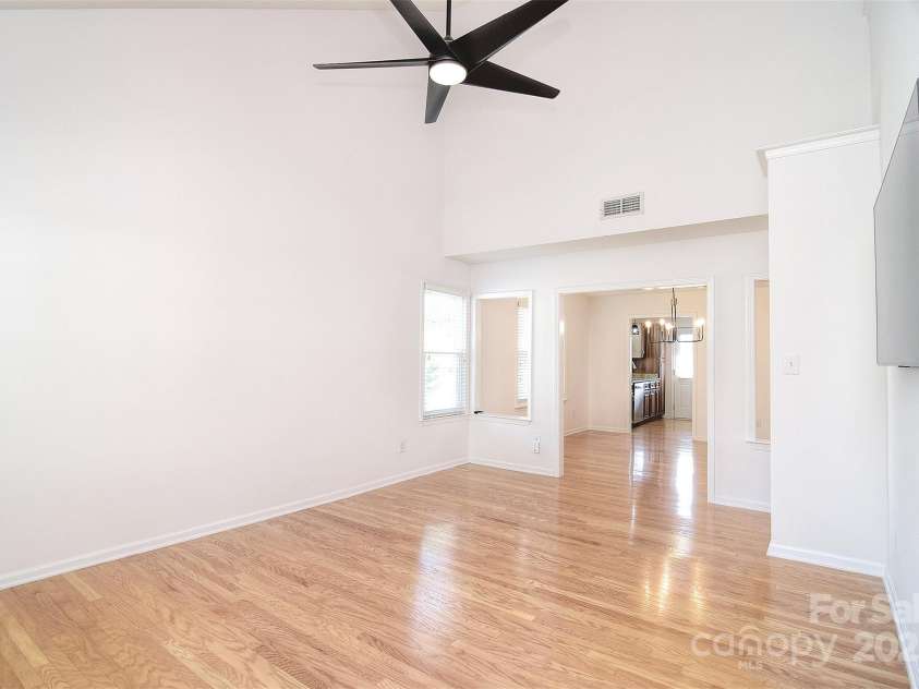 6631 Vlosi Drive, Charlotte, NC 28226.  MLS# CAR4248548, YatesRealty ID 8301. 
