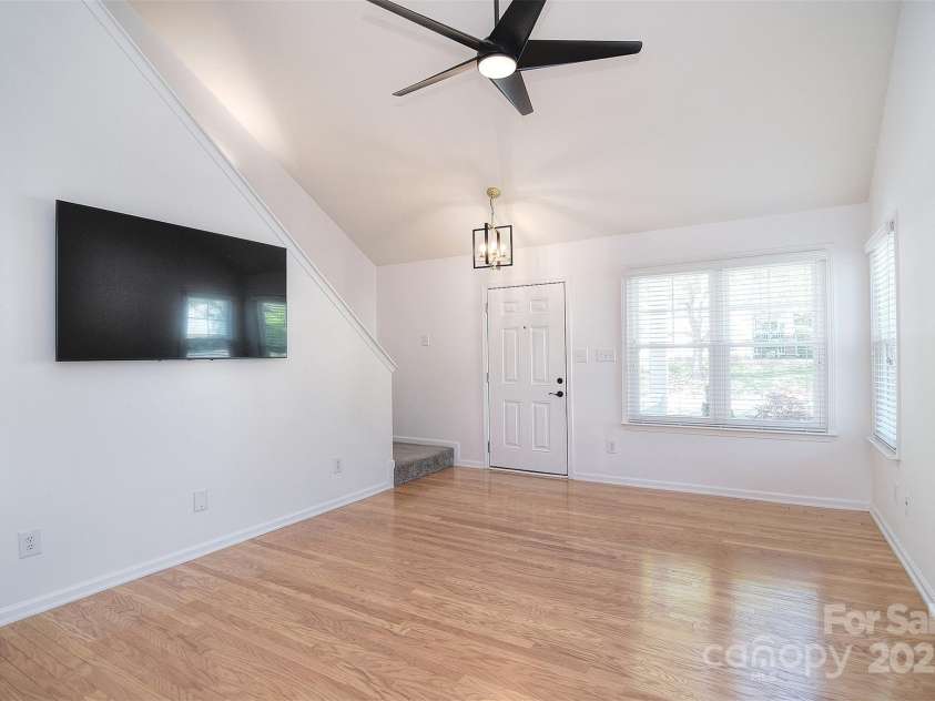 6631 Vlosi Drive, Charlotte, NC 28226.  MLS# CAR4248548, YatesRealty ID 8301. 
