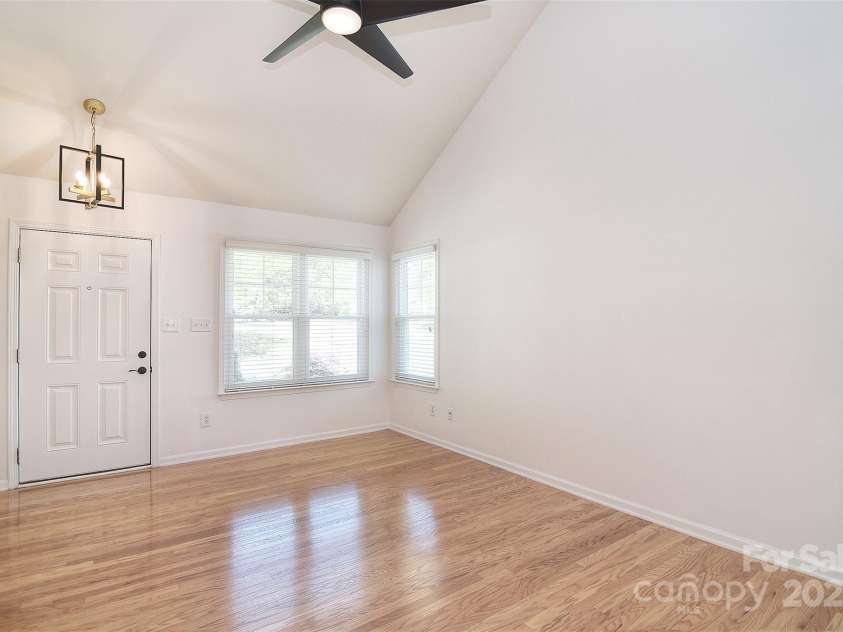 6631 Vlosi Drive, Charlotte, NC 28226.  MLS# CAR4248548, YatesRealty ID 8301. 