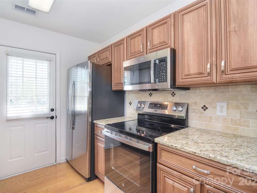 6631 Vlosi Drive, Charlotte, NC 28226.  MLS# CAR4248548, YatesRealty ID 8301. 