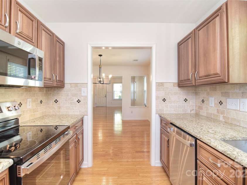 6631 Vlosi Drive, Charlotte, NC 28226.  MLS# CAR4248548, YatesRealty ID 8301. 