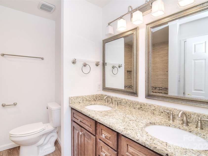 6631 Vlosi Drive, Charlotte, NC 28226.  MLS# CAR4248548, YatesRealty ID 8301. 