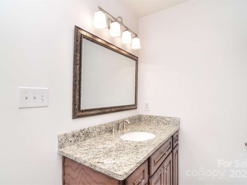 6631 Vlosi Drive, Charlotte, NC 28226.  MLS# CAR4248548, YatesRealty ID 8301. 