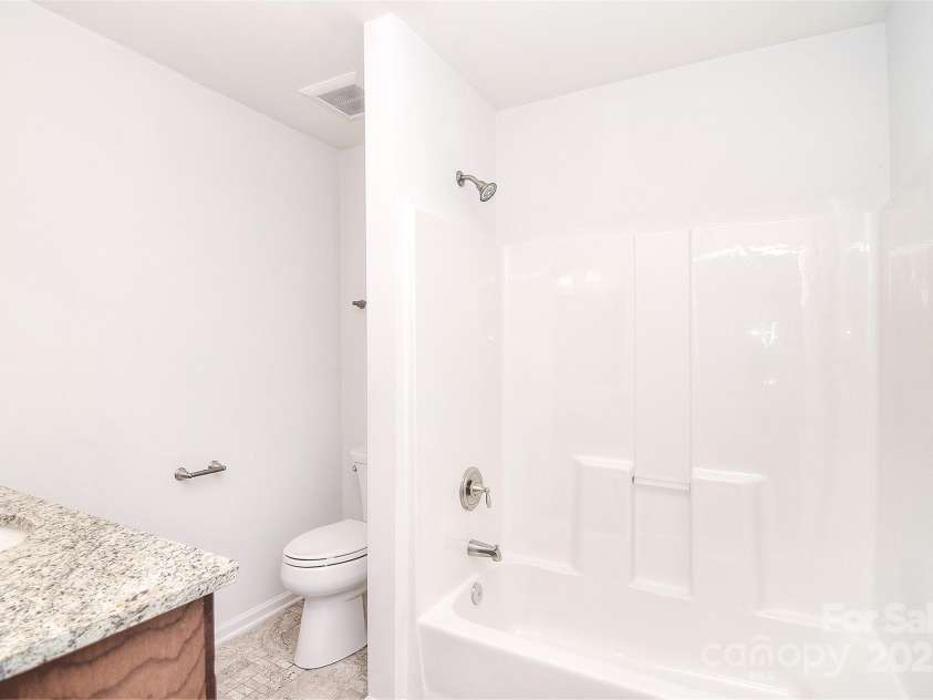 6631 Vlosi Drive, Charlotte, NC 28226.  MLS# CAR4248548, YatesRealty ID 8301. 