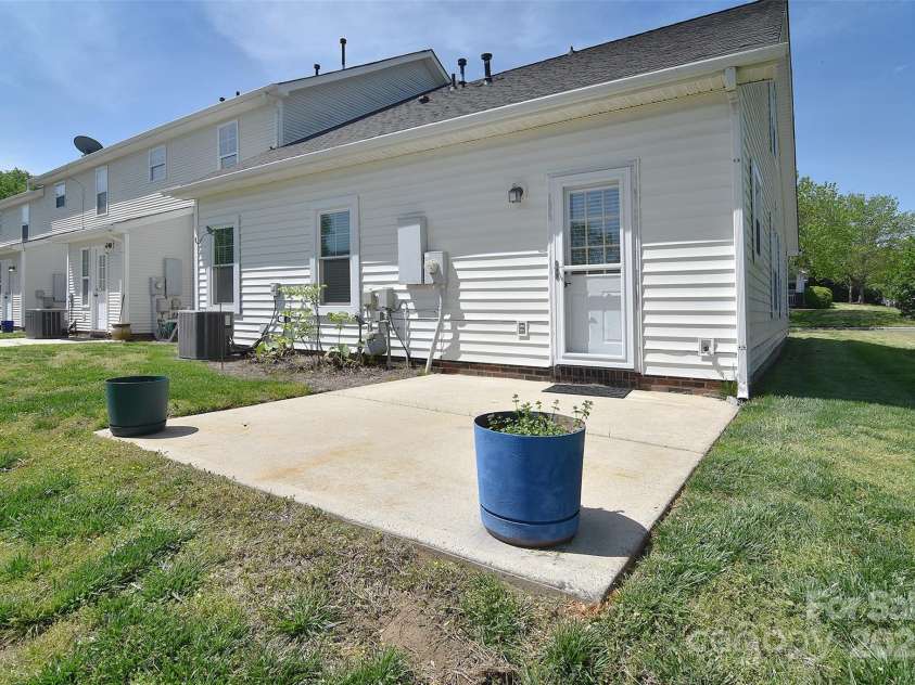 6631 Vlosi Drive, Charlotte, NC 28226.  MLS# CAR4248548, YatesRealty ID 8301. 