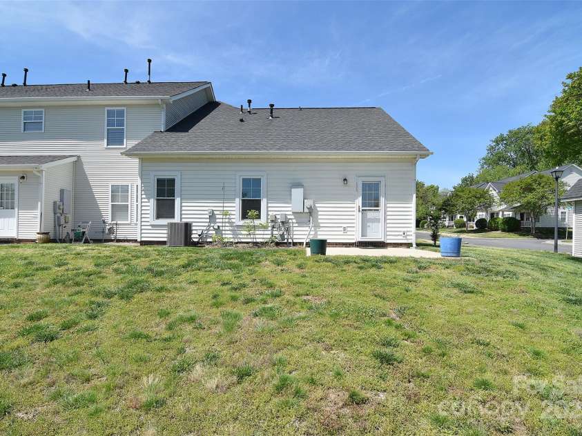 6631 Vlosi Drive, Charlotte, NC 28226.  MLS# CAR4248548, YatesRealty ID 8301. 