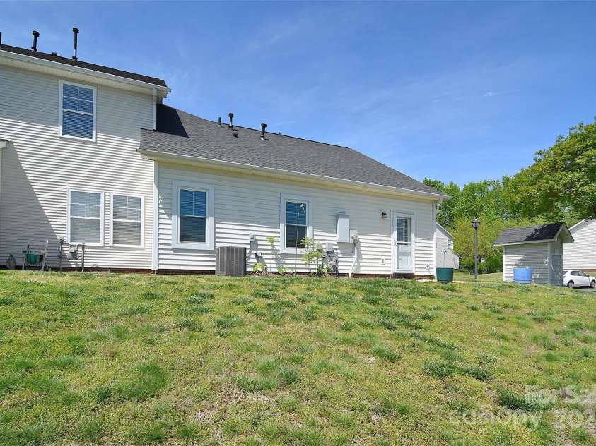 6631 Vlosi Drive, Charlotte, NC 28226.  MLS# CAR4248548, YatesRealty ID 8301. 