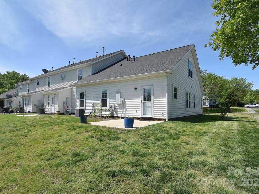 6631 Vlosi Drive, Charlotte, NC 28226.  MLS# CAR4248548, YatesRealty ID 8301. 