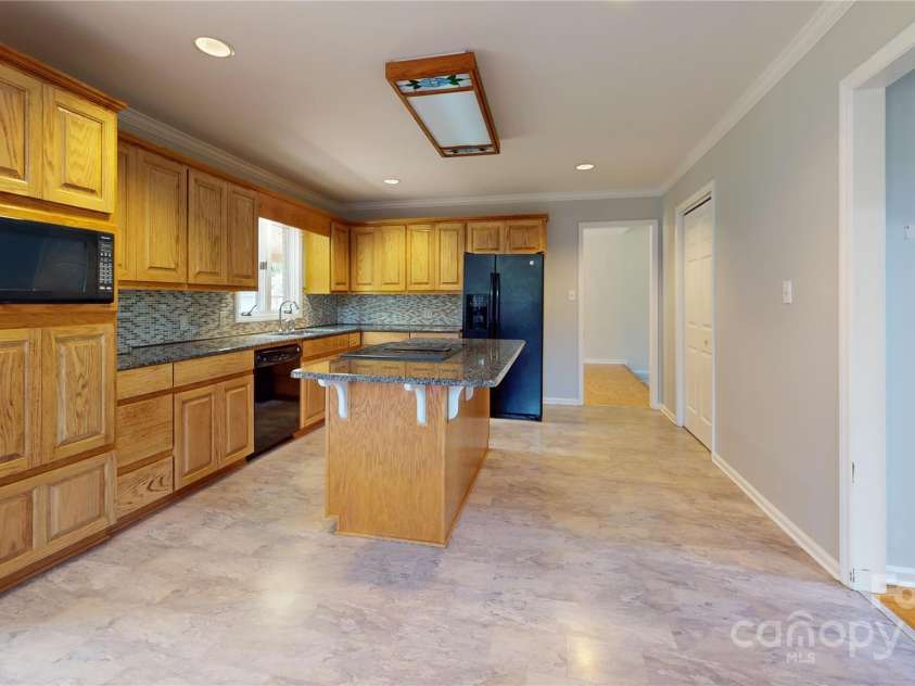 611 Stowe Road, Clover, SC 29710.  MLS# CAR4249754, YatesRealty ID 8302. Kitchen