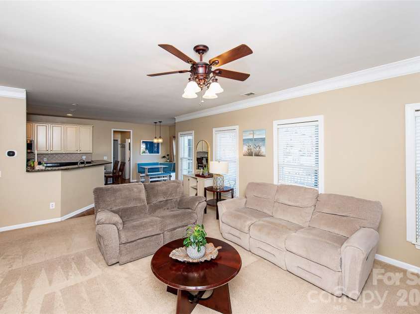 6610 Olmsford Drive, Huntersville, NC 28078.  MLS# CAR4355491, YatesRealty ID 8302. 